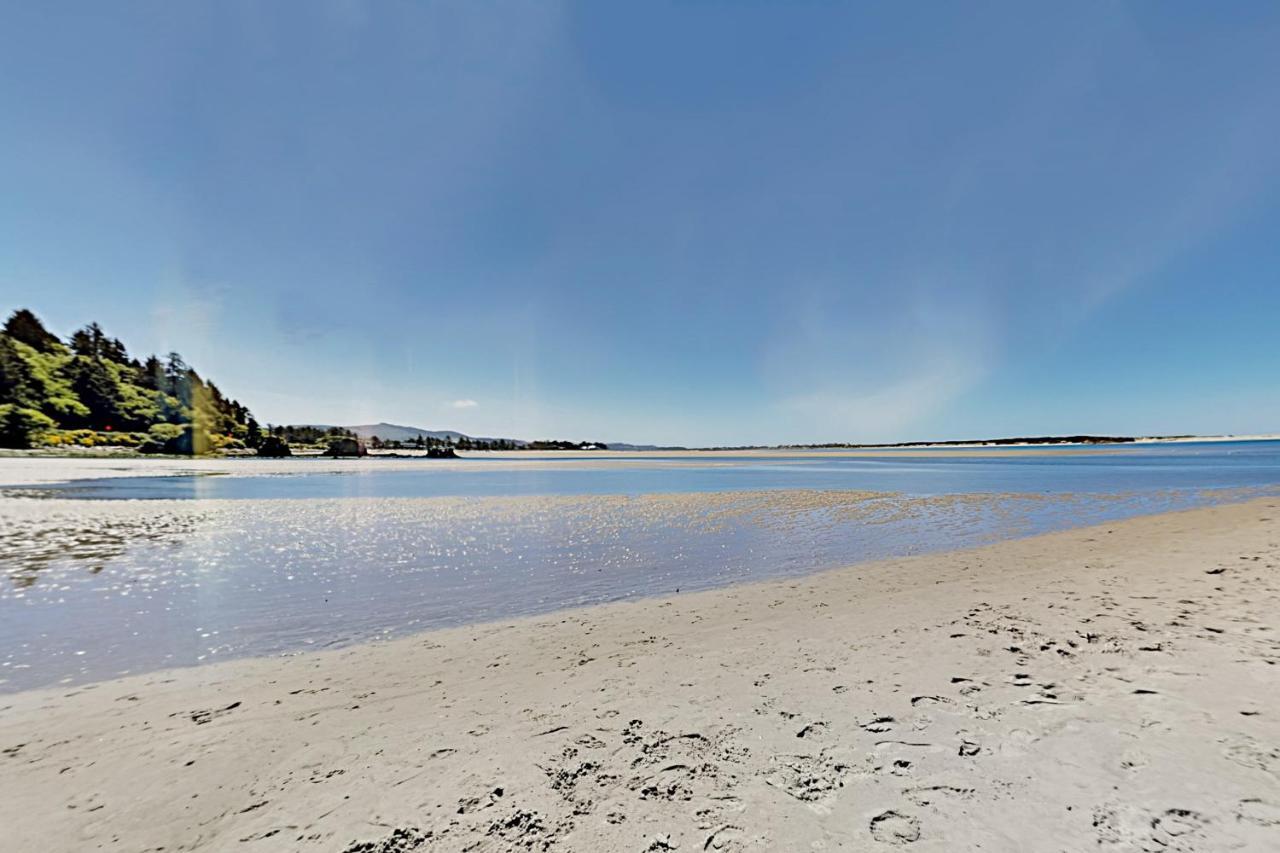 New Listing! Bay-View Beauty With Private Balcony Condo Lincoln City Exterior foto