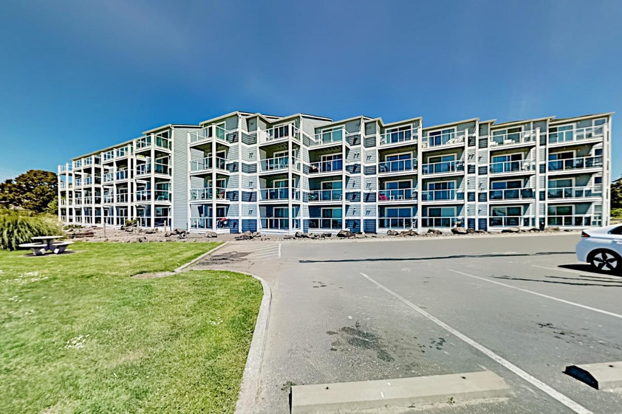 New Listing! Bay-View Beauty With Private Balcony Condo Lincoln City Exterior foto