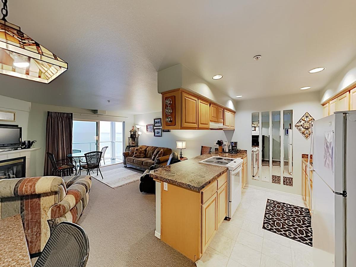 New Listing! Bay-View Beauty With Private Balcony Condo Lincoln City Exterior foto