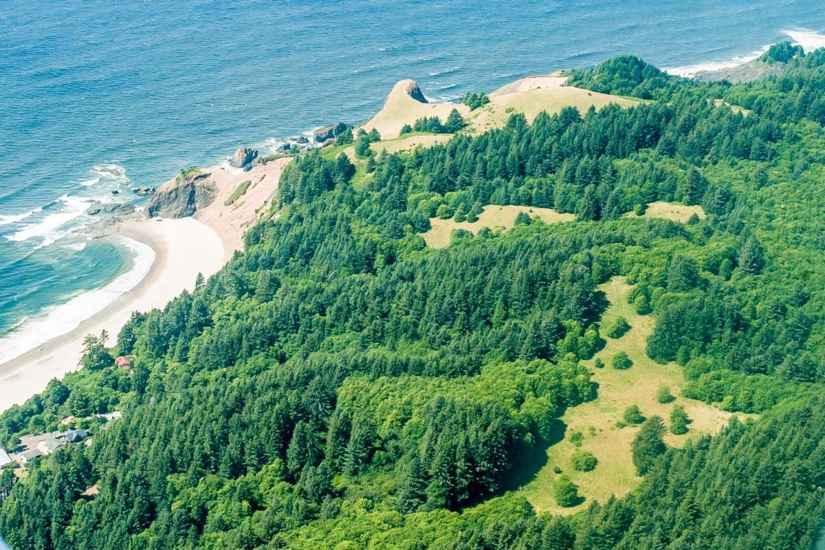 New Listing! Bay-View Beauty With Private Balcony Condo Lincoln City Exterior foto